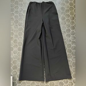 High quality Carbon38 wide leg pant. Perfect for dressing up or down.